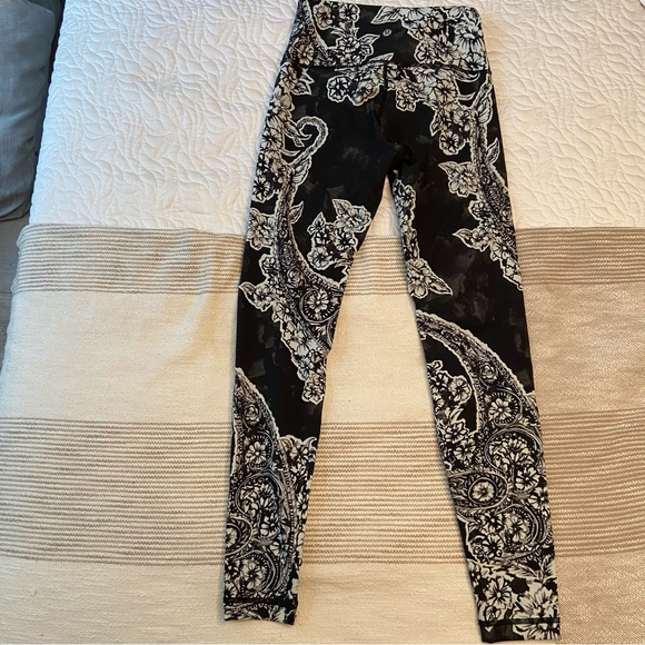 Lululemon Sz 6 Wunder under high rise tights 28” engineered full on luxtreme - Picture 4 of 4